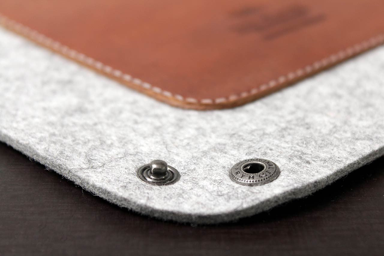 Schlüsselablage CORBY aus Wollfilz und Leder Farbe: Hellgrau-Hellbraun Pack & Smooch