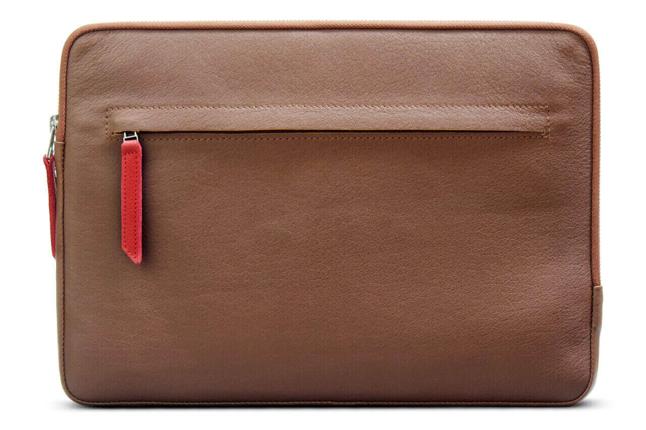 Microsoft Surface Pro Hülle ANGUS aus Leder in dunkelbraun mit Vordertasche für Zubehör