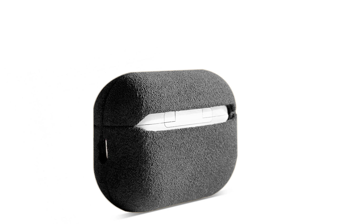 Alcantara AirPod 5 Case OTLEY aus Leder in grau aus Alcantara für AirPod 4, elegantes Design von Pack & Smooch.