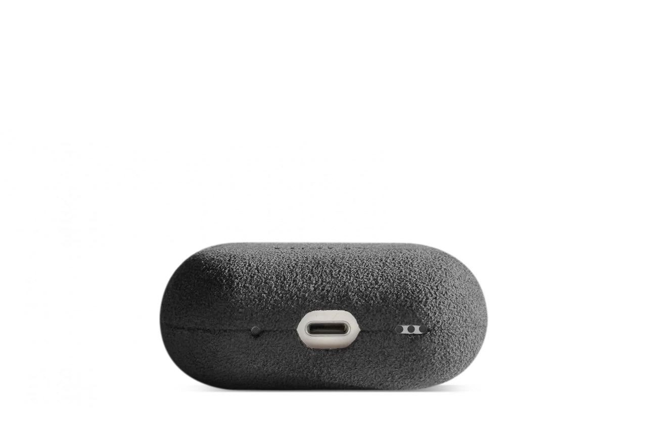 Alcantara AirPods 4 Case OTLEY aus Leder in grau aus Alcantara, USB-C-Ladefähig, für AirPod 4