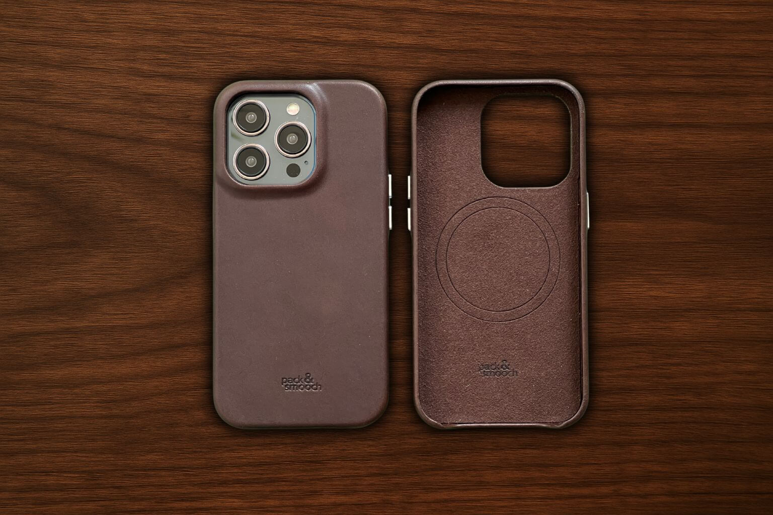 iPhone Lederhülle CHESTER - Leder oder Alcantara case Farbe: Dunkelbraun Größe: iPhone 15 Pro Pack & Smooch
