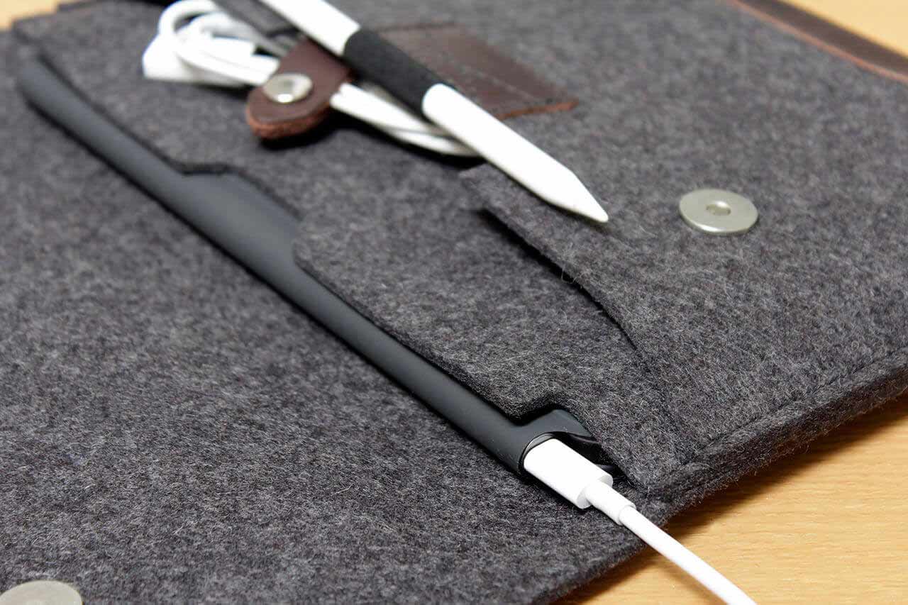 iPad Hülle HAMPSHIRE aus Wollfilz Größe: iPad Pro/Air 11"/ 10.9"+ Keyboard Pack & Smooch