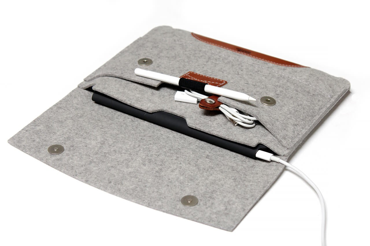 iPad Hülle HAMPSHIRE aus Wollfilz Größe: iPad Pro/Air 11"/ 10.9"+ Keyboard Pack & Smooch