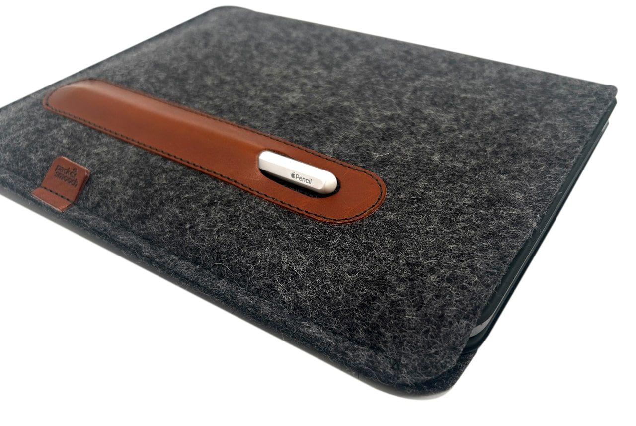 iPad Hülle Suffolk aus Wollfilz Farbe: Dunkelgrau-Hellbraun Wähle dein Model: iPad Pro/Air 11 Pack & Smooch
