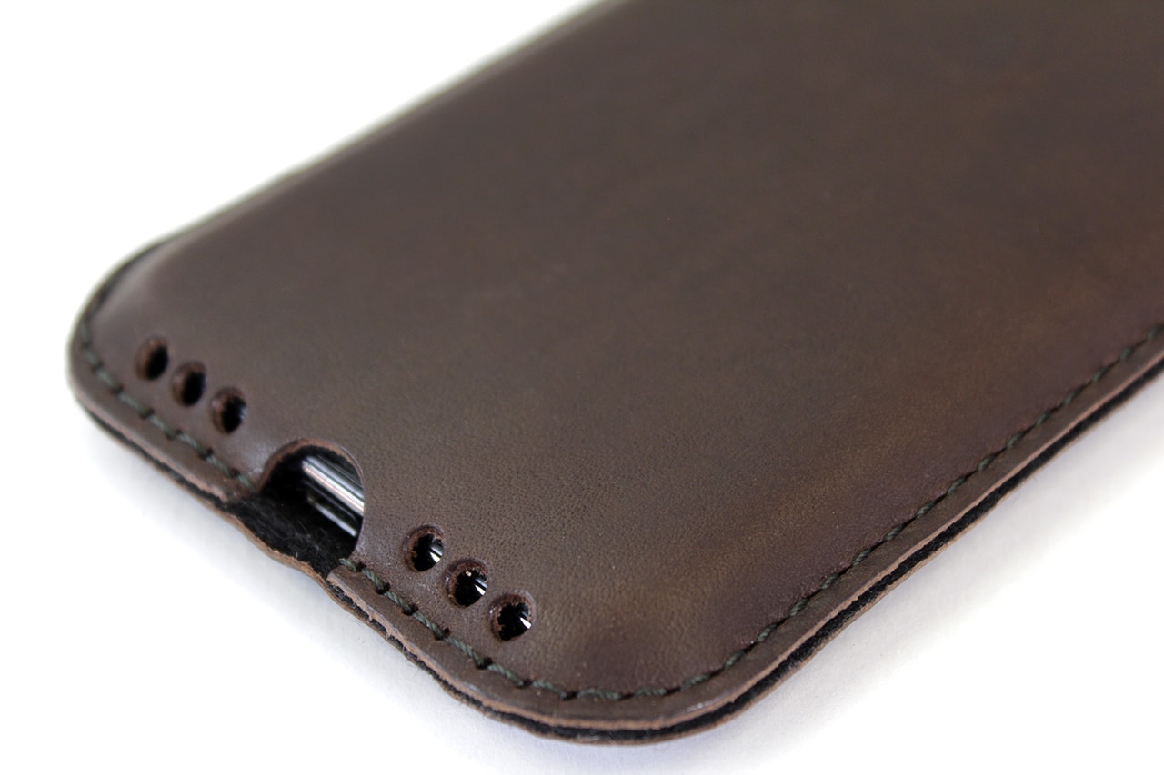 iPhone Hülle KINGSTON aus Leder Farbe: Dunkelgrau-Dunkelbraun Größe: iPhone 17/16e/16/Pro + ältere bis 12 Pack & Smooch