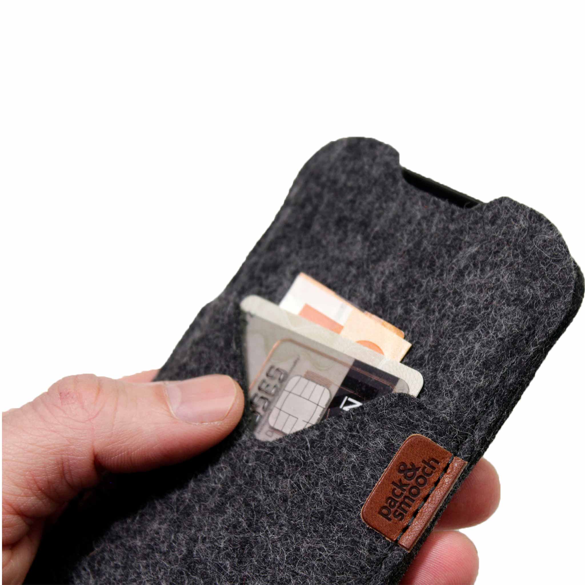 iPhone Hülle SHETLAND aus Wollfilz in Anthrazit grau mit Geldscheinfach für iPhone 17 / 16 / 15.