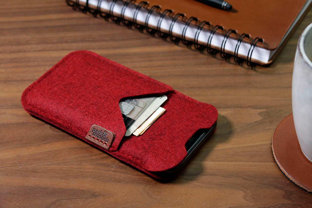 iPhone Hülle SHETLAND aus Wollfilz Farbe: Dunkelgrau Größe: iPhone 17 Pro / 17 Pack & Smooch