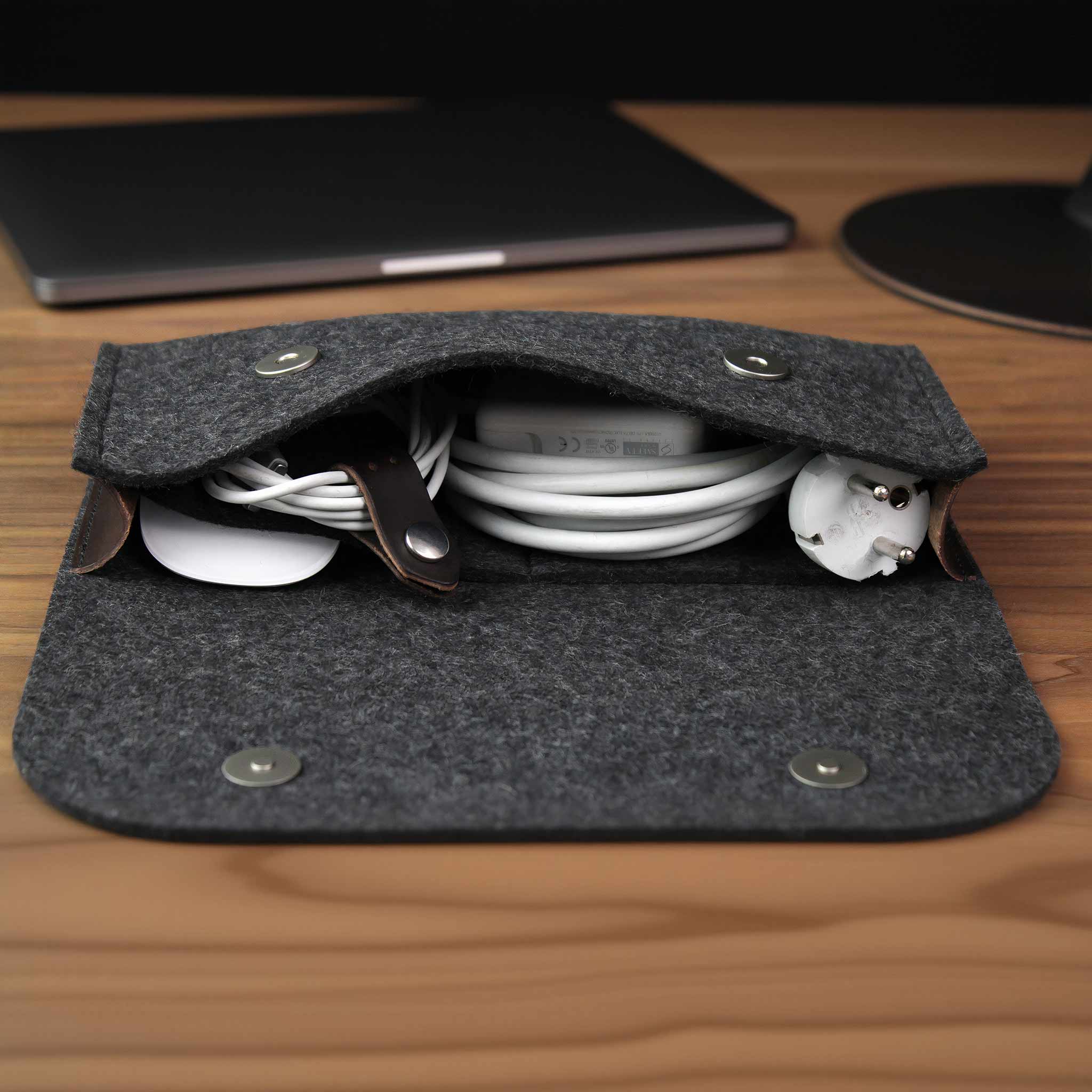 Cable Bag CORRIEDALE XS made of wool felt and leather