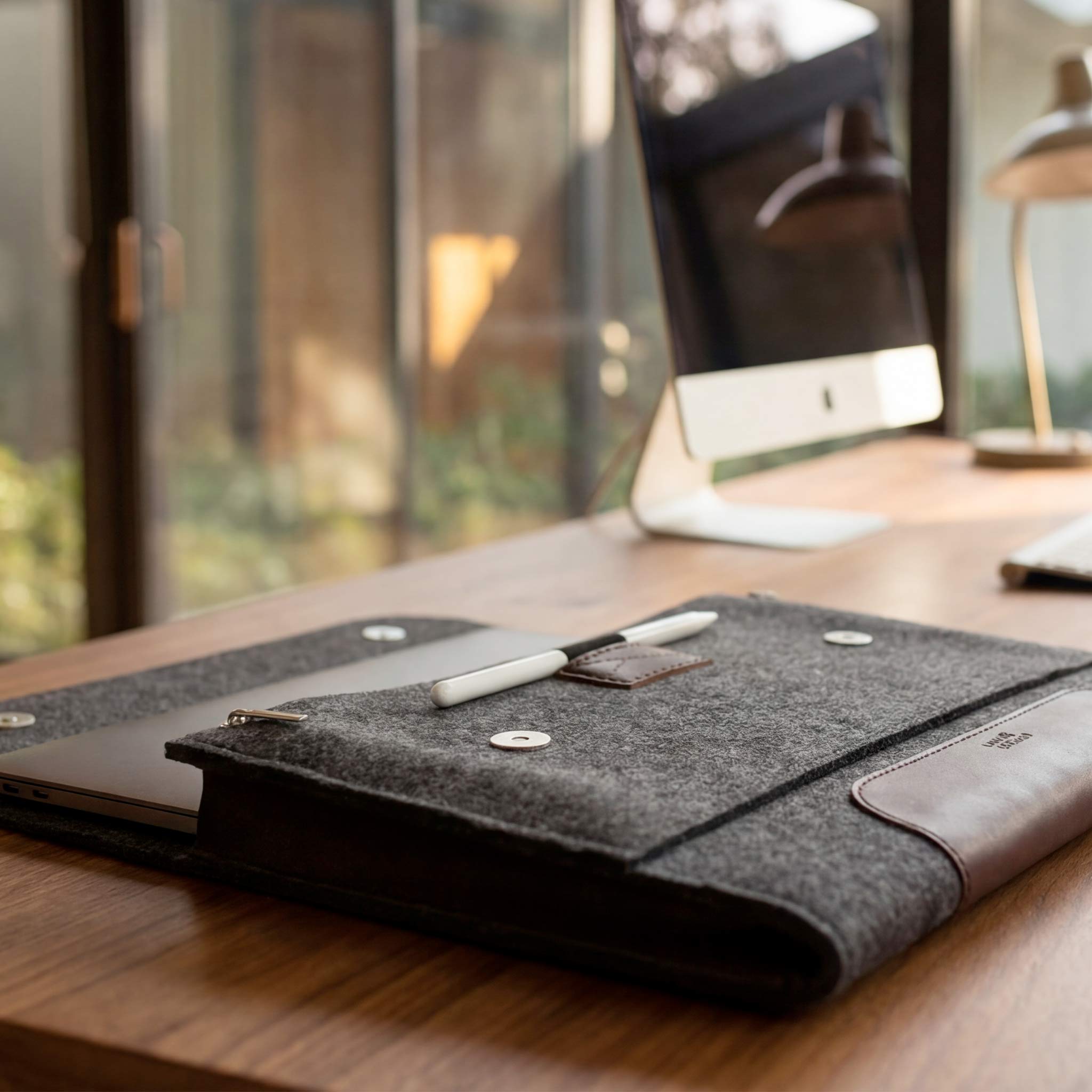 MacBook / Notebook / iPad sleeve CORRIEDALE made of wool felt and leather