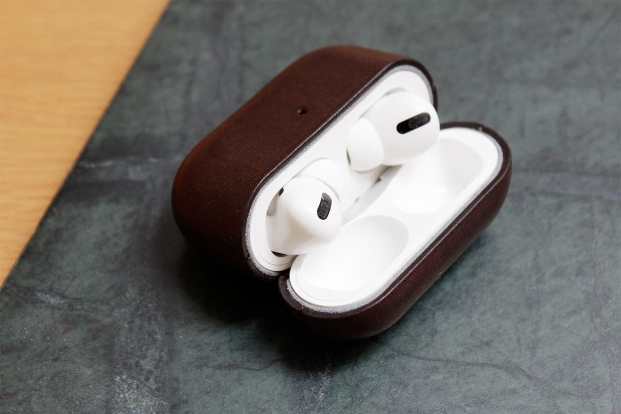AirPods und AirPods Pro 3 Case OTLEY aus Leder in dunkelbraun, stilvolle Lederhülle für Airpods Otley.