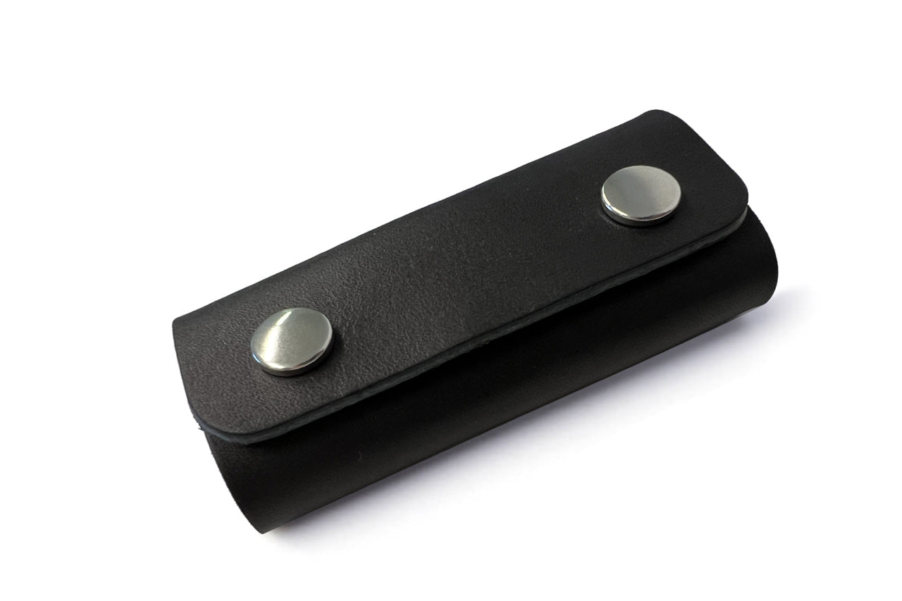 Schlüsselmäppchen FESTMOKER aus Leder Farbe: Schwarz Pack & Smooch