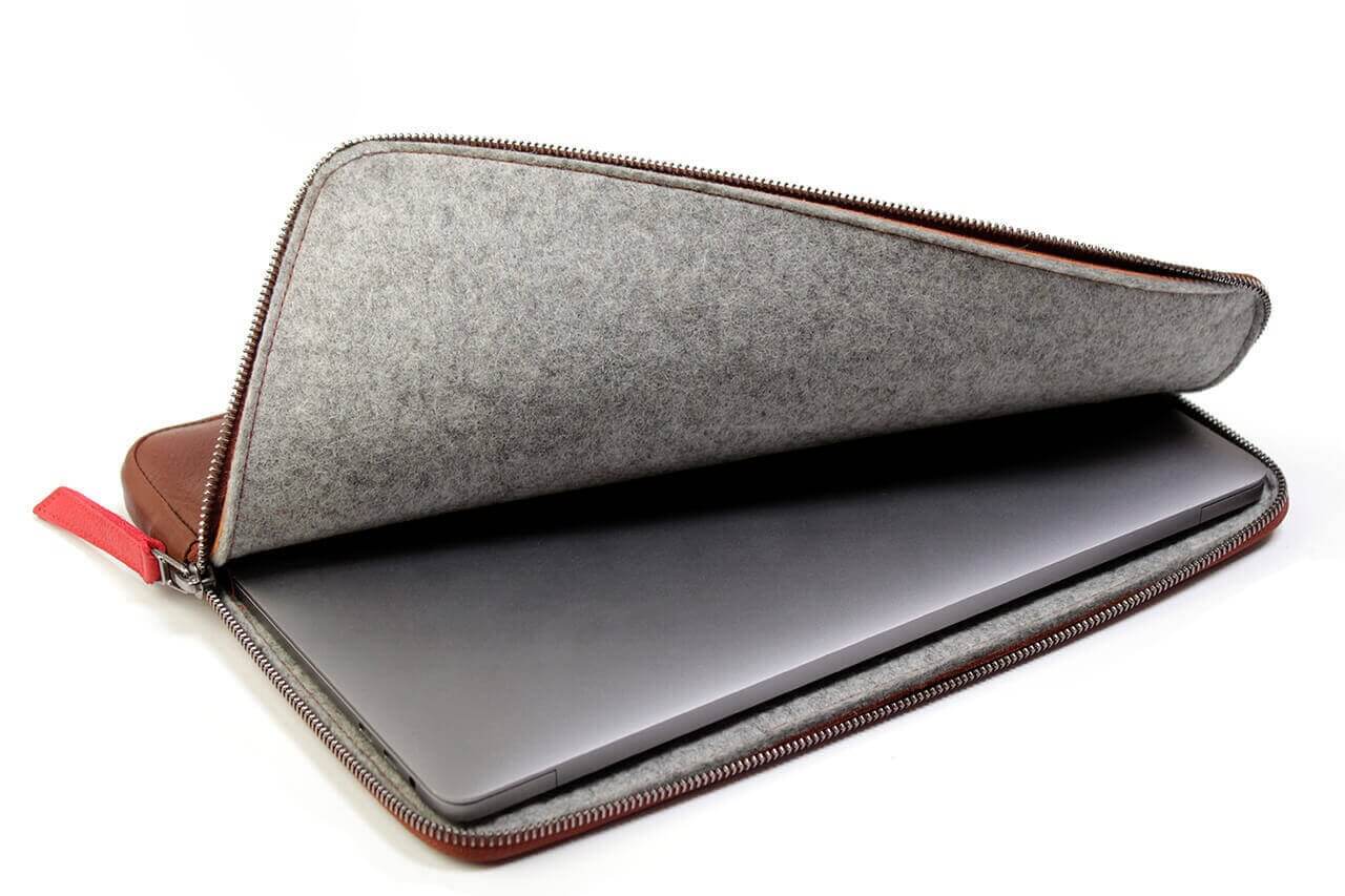 MacBook Pro und Air Hülle ANGUS aus Leder Wähle deine Größe: MacBook Pro 16 Pack & Smooch