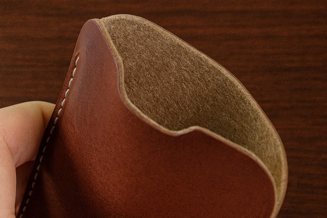 iPhone Hülle KINGSTON aus Leder Farbe: Hellgrau-Hellbraun Größe: iPhone 17/16e/16/Pro + ältere bis 12 Pack & Smooch