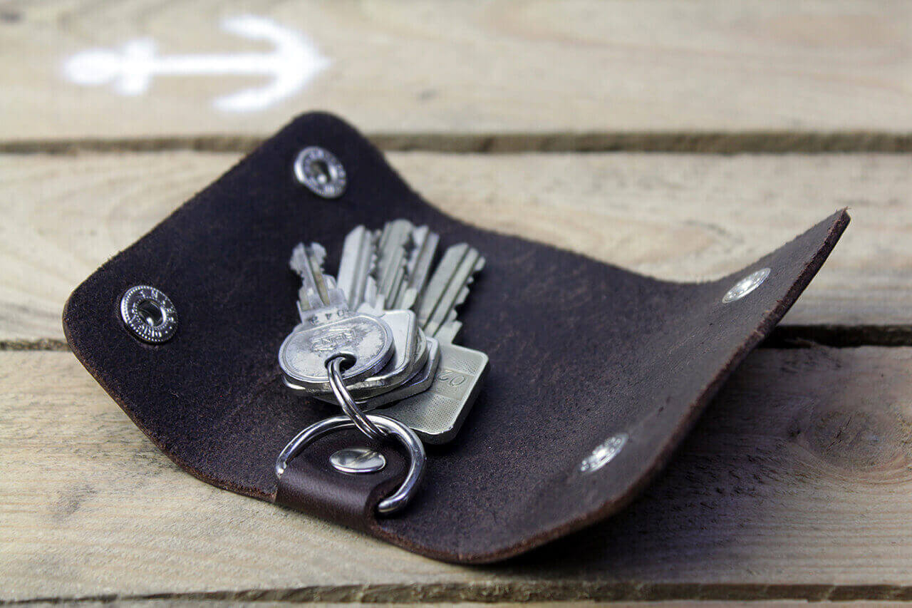 Schlüsselmäppchen FESTMOKER aus Leder Farbe: Schwarz Pack & Smooch