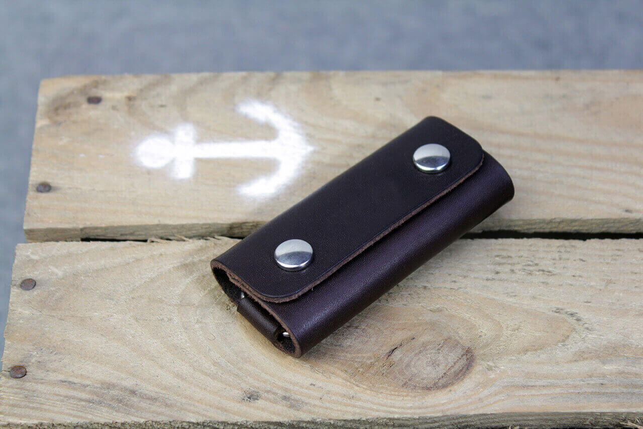 Schlüsselmäppchen FESTMOKER aus Leder Farbe: Dunkelbraun Pack & Smooch