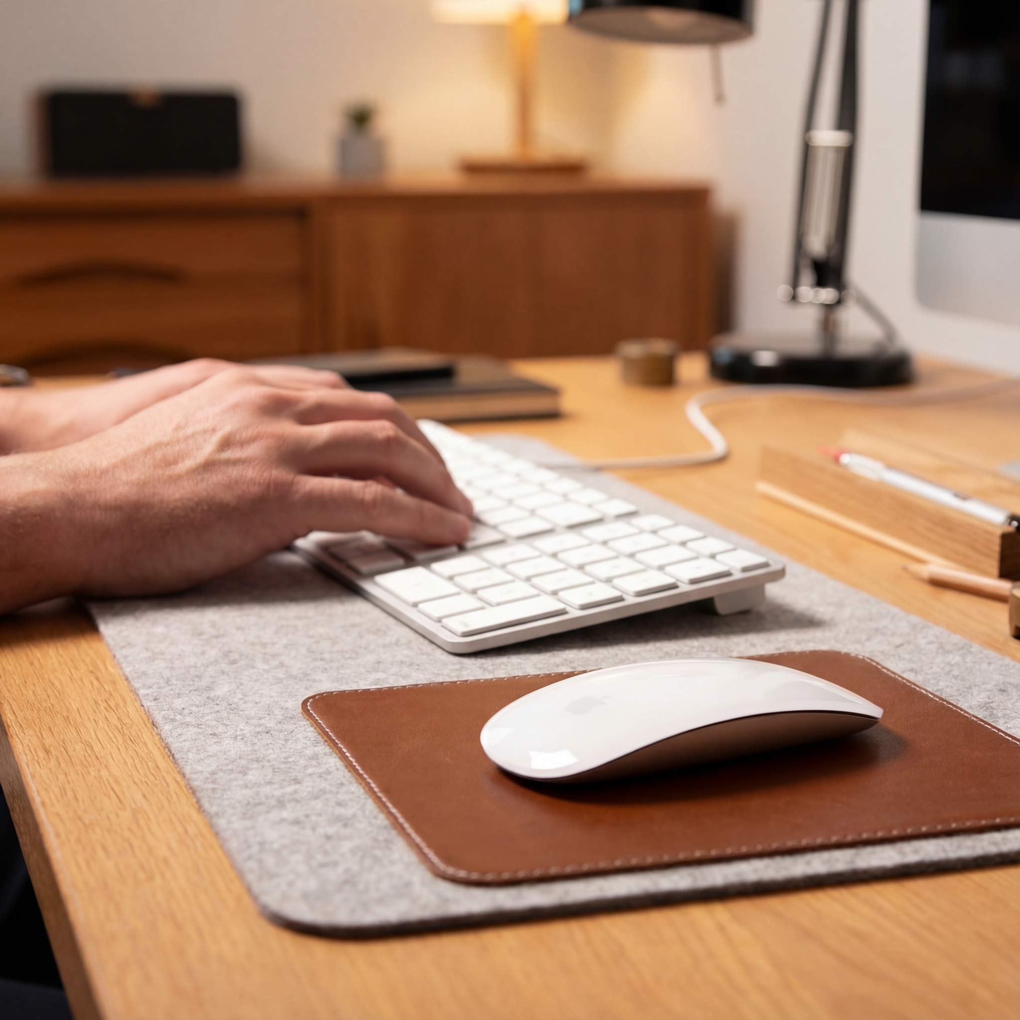 Desk pad MOIRA made of leather and wool felt