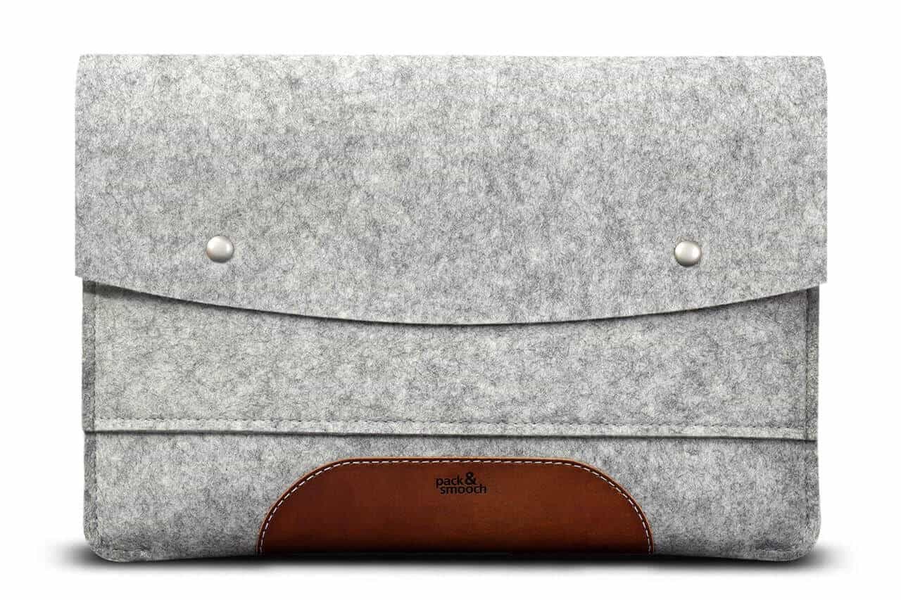 Microsoft Surface Pro Hülle HAMPSHIRE aus Wollfilz, hellgrau mit italienischer Leder-Applikation und Magnetverschluss