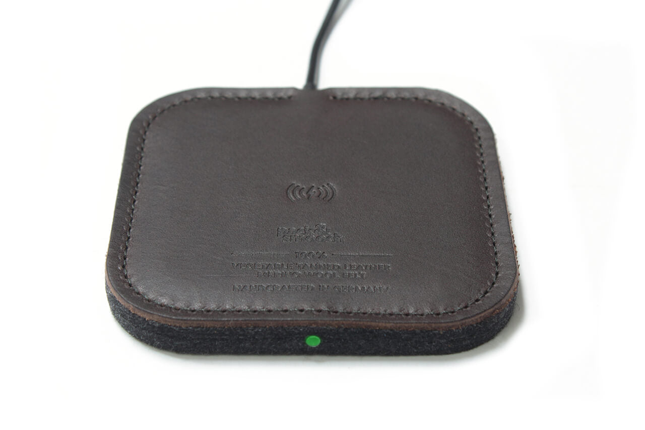 Wireless Charger TAURUS für iPhone Farbe: Dunkelbraun Pack & Smooch