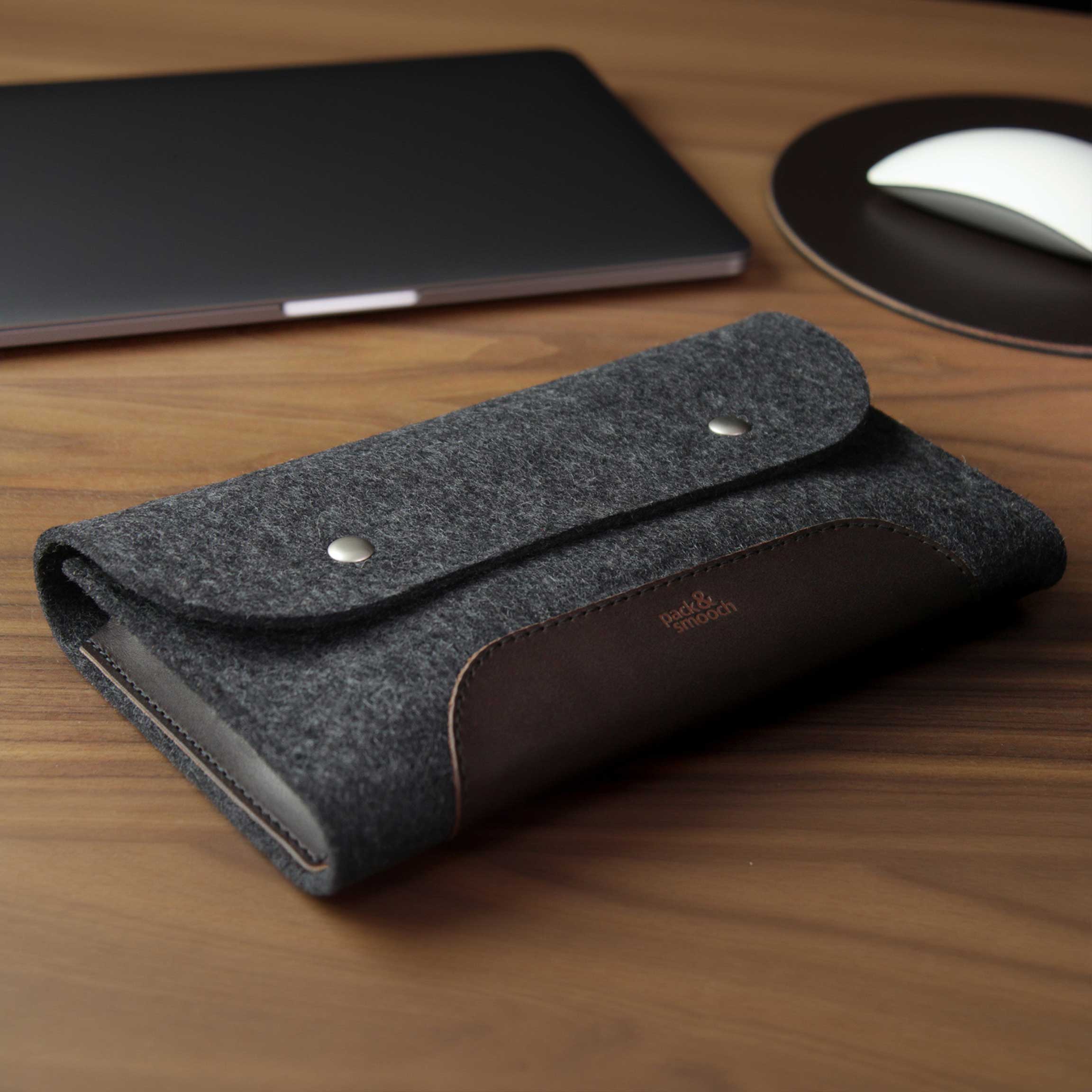 Cable Bag CORRIEDALE XS made of wool felt and leather