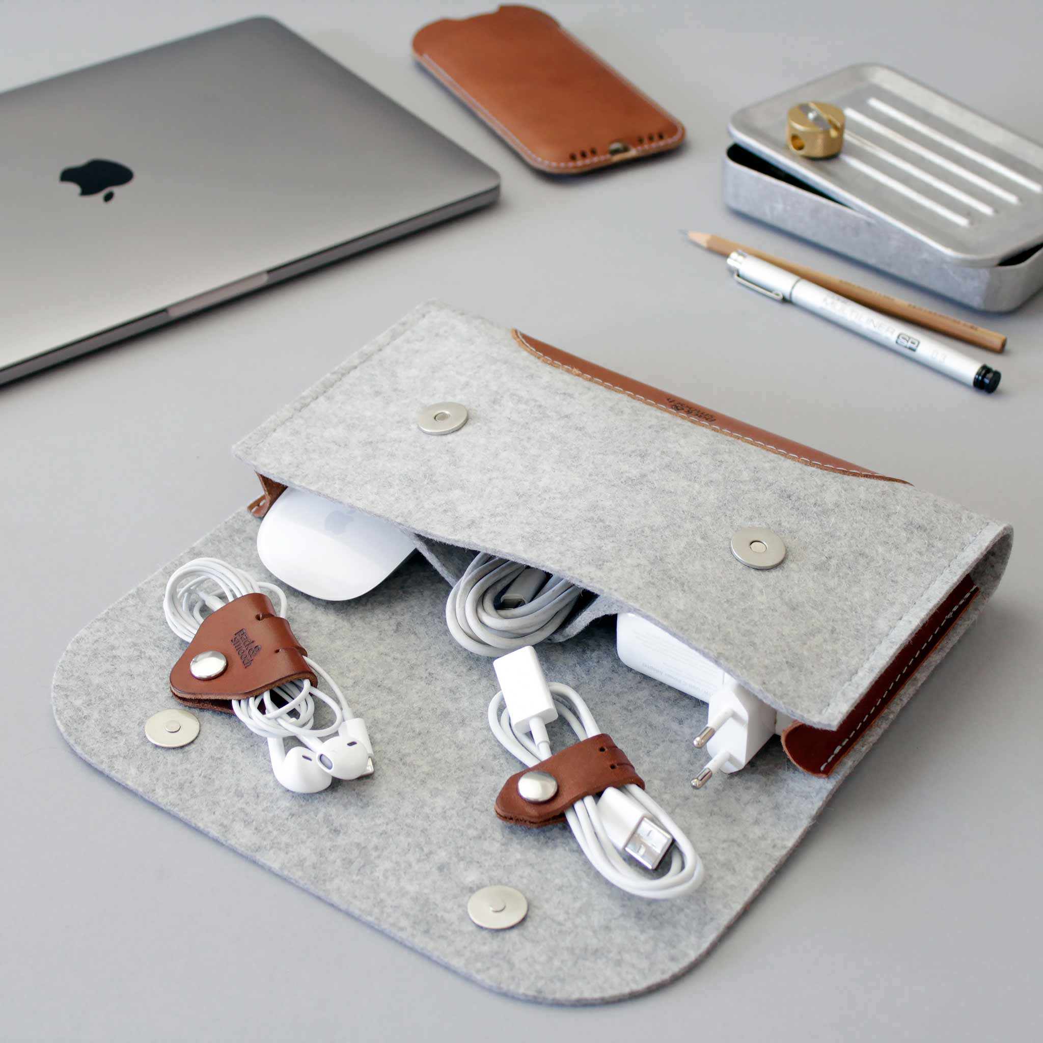 Cable Bag CORRIEDALE XS made of wool felt and leather