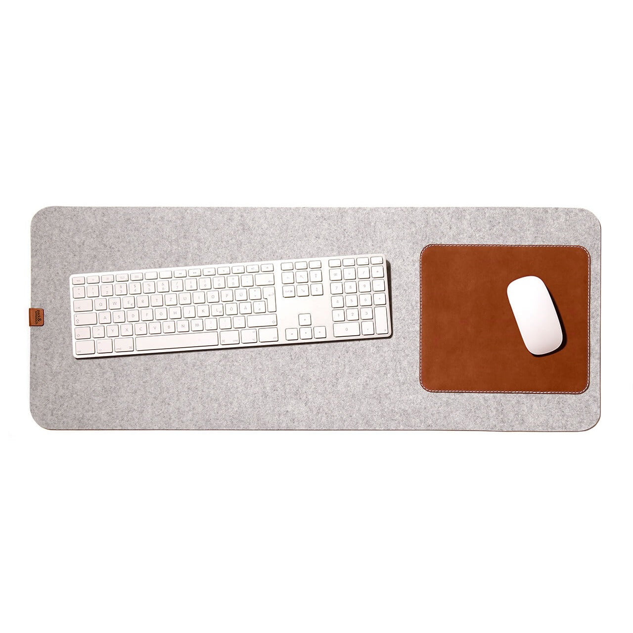 Schreibtischunterlage MOIRA aus Merino-Wollfilz mit Leder-Mauspad und Apple-Tastatur, handmade in Germany – Pack & Smooch