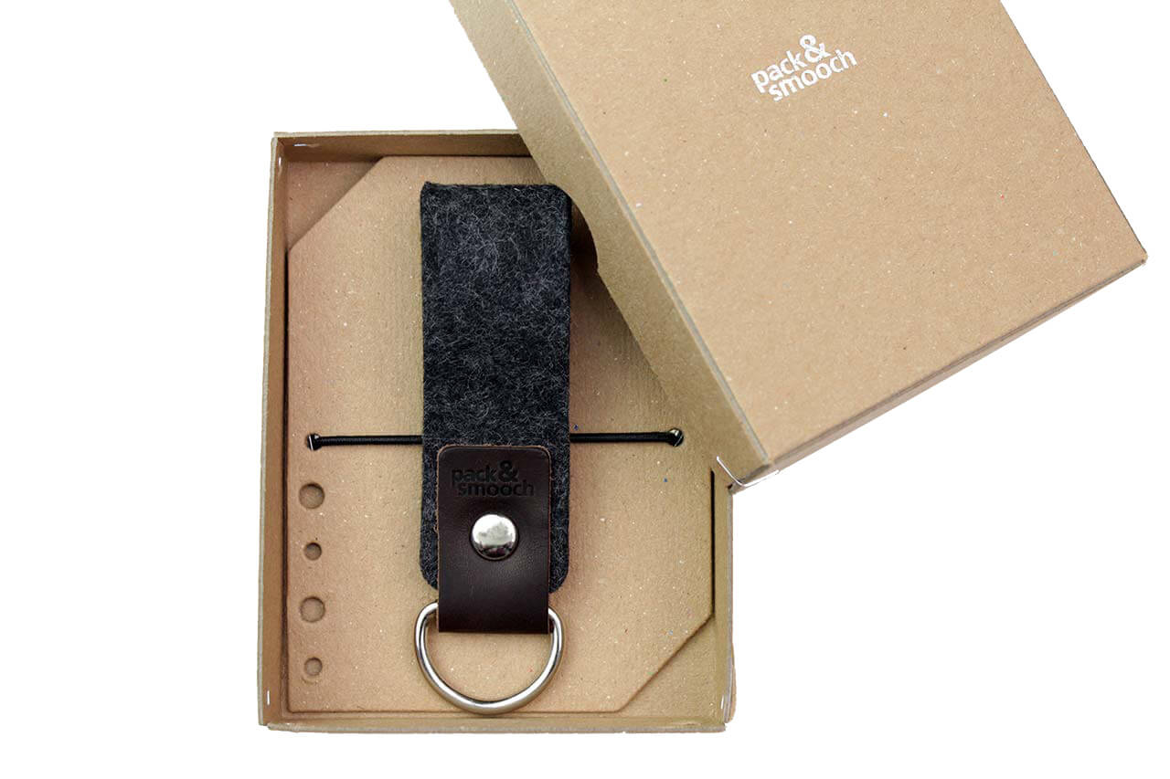 Wool felt key ring in dark grey gift box