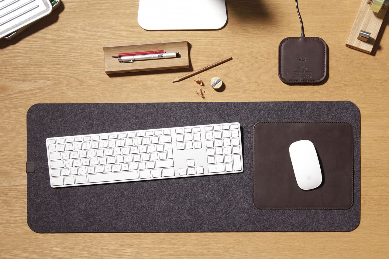 Desk pad design made of leather and felt