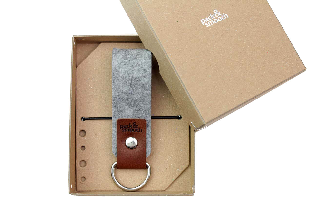 Key fob of wool felt and leather with gift packaging