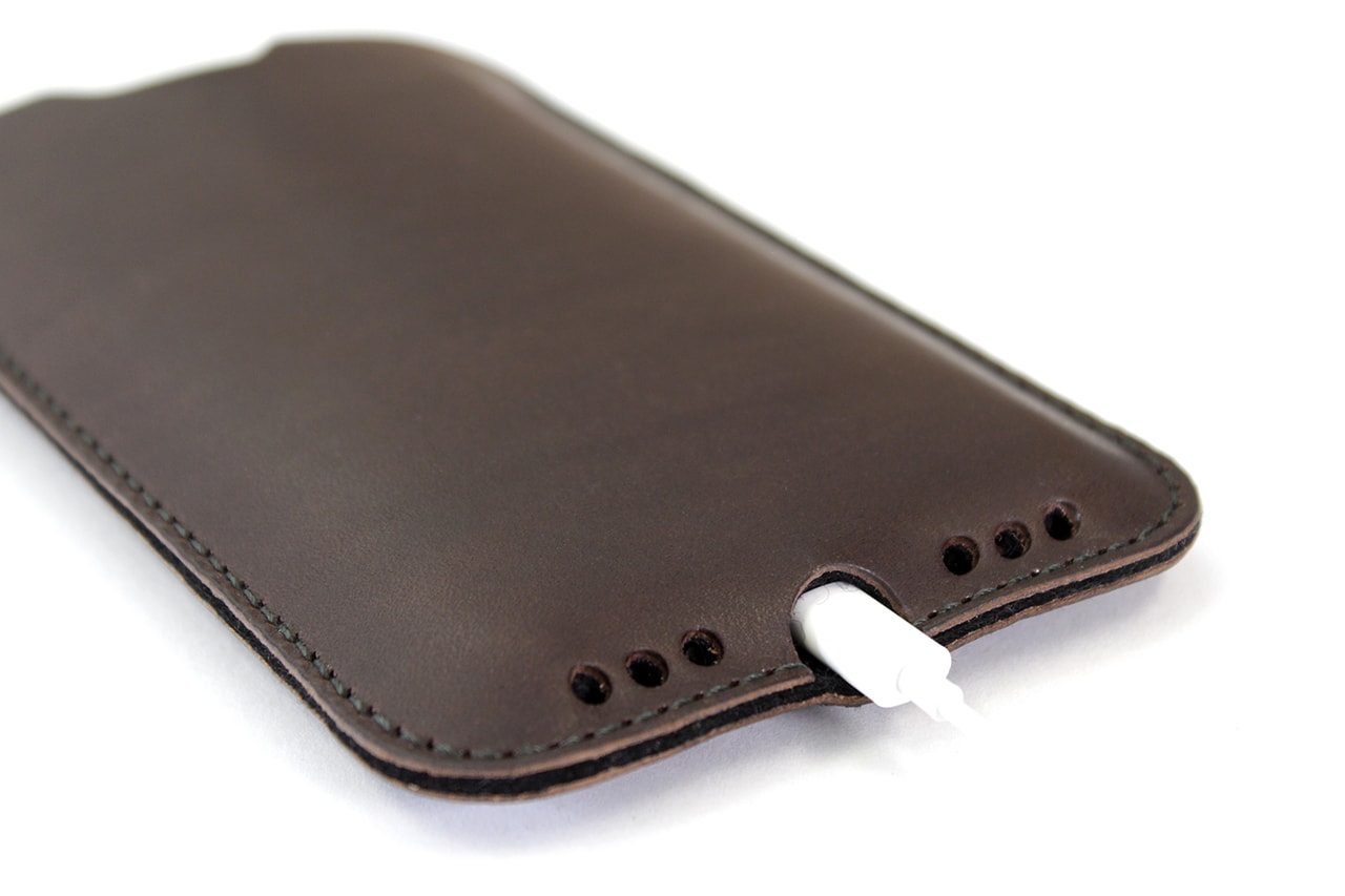 Elegantes iPhone 11 Sleeve aus Wollfilz und Leder