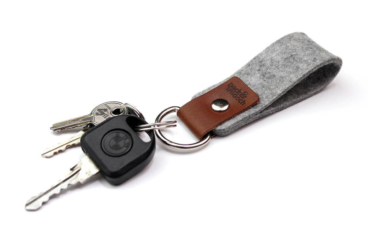 Wool felt key ring in light grey