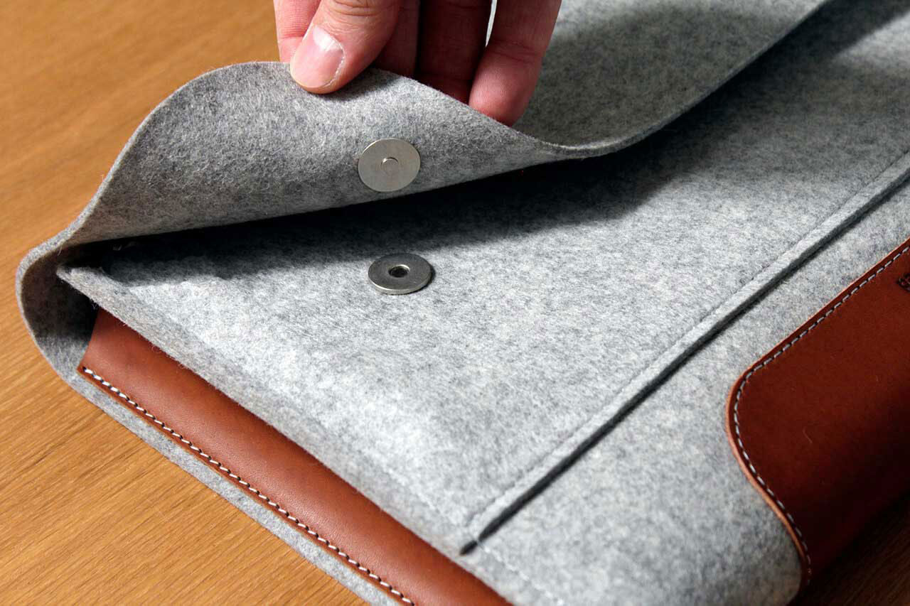 MacBook / Notebook / iPad sleeve CORRIEDALE made of wool felt and leather