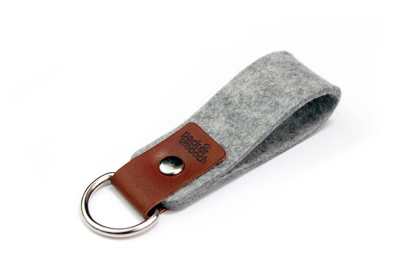 Keyring made of wool felt in light grey with gift box