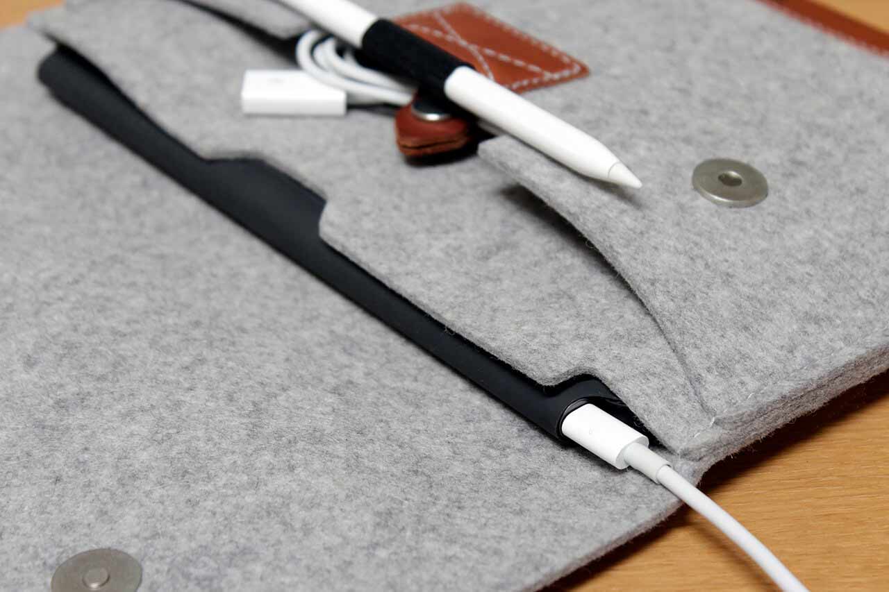 iPad Pro / iPad Air sleeve HAMPSHIRE made of wool felt and leather