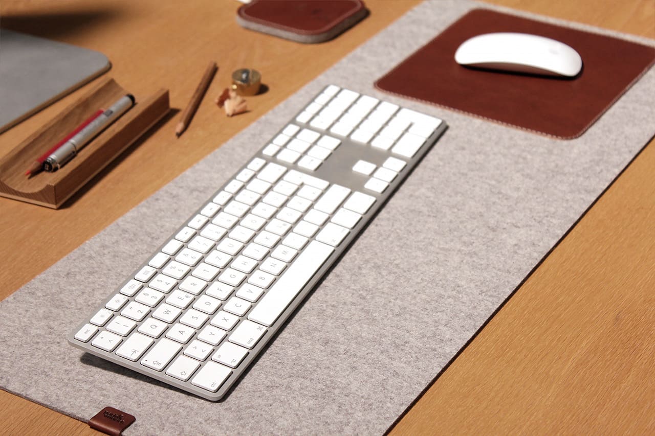 Moira desk pad in light grey by Pack & Smooch