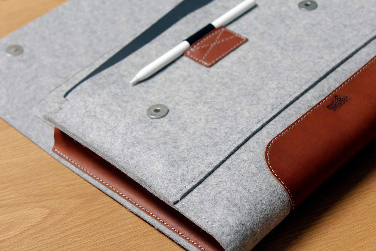 MacBook / Notebook / iPad sleeve CORRIEDALE made of wool felt and leather