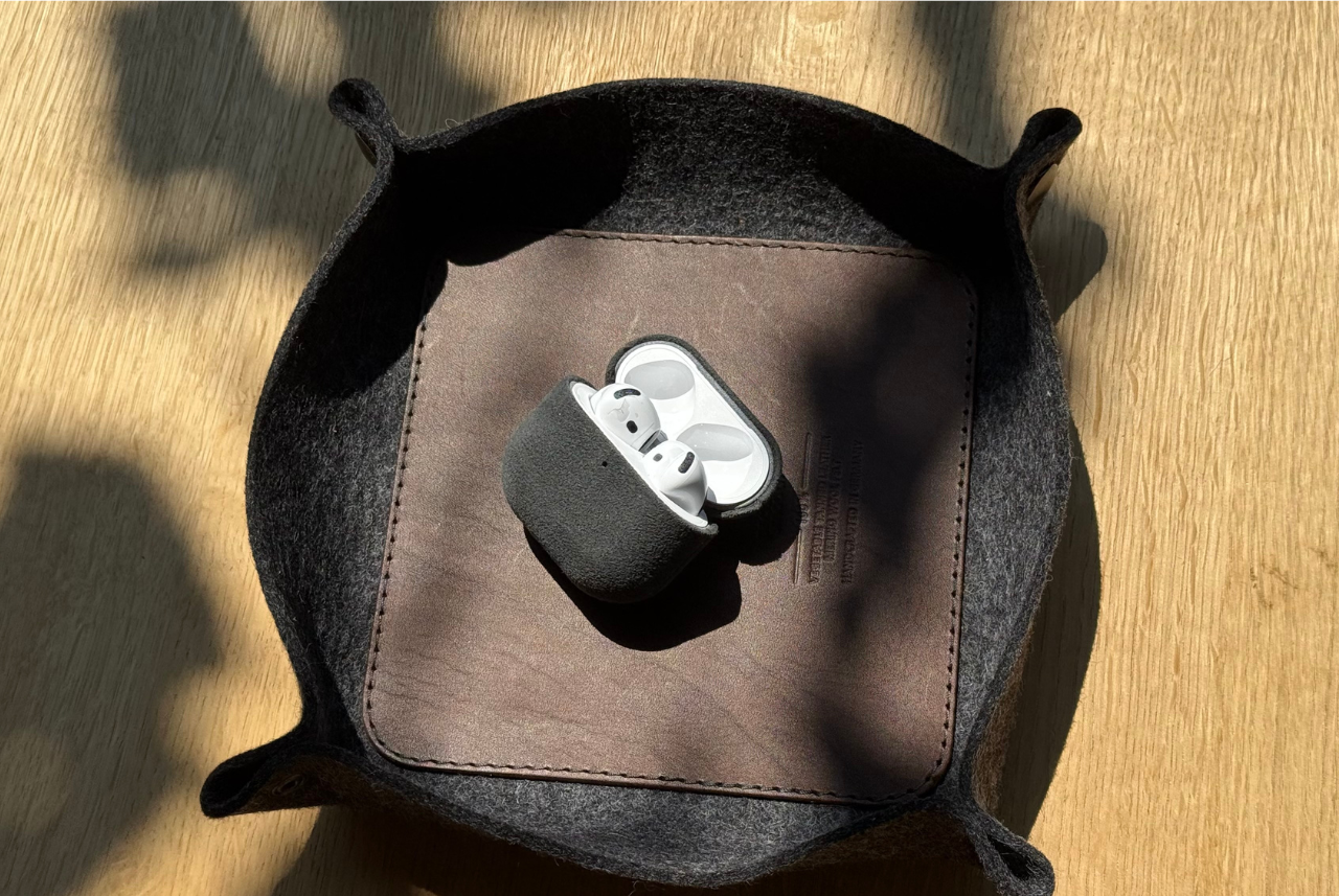 AirPods und AirPods Pro Case OTLEY aus Leder/ Alcantara