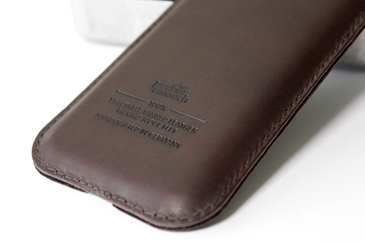 iPhone Sleeve Kingston mit Leder-Rückseite