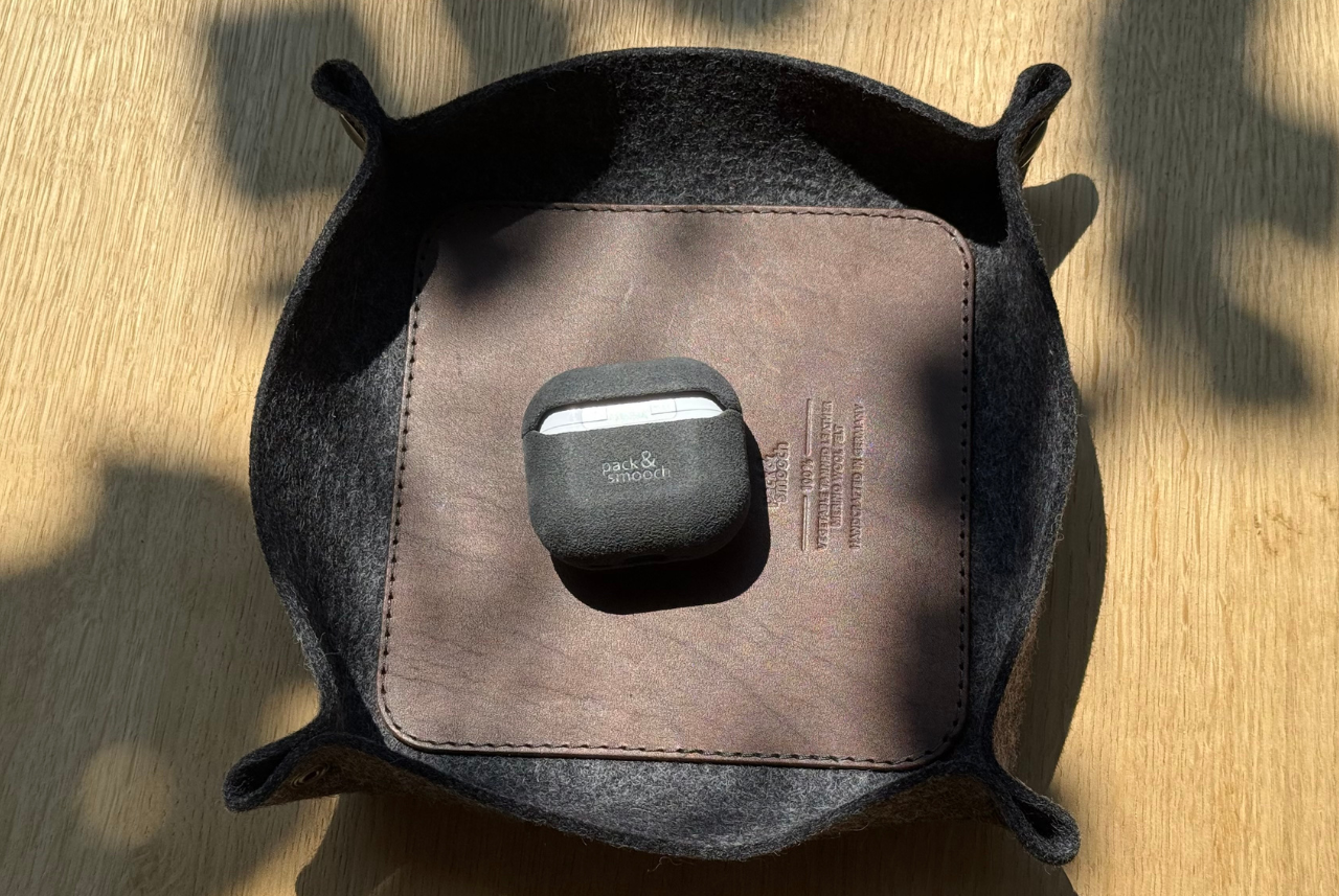 AirPods and AirPods Pro Case OTLEY of Leather/ Alcantara