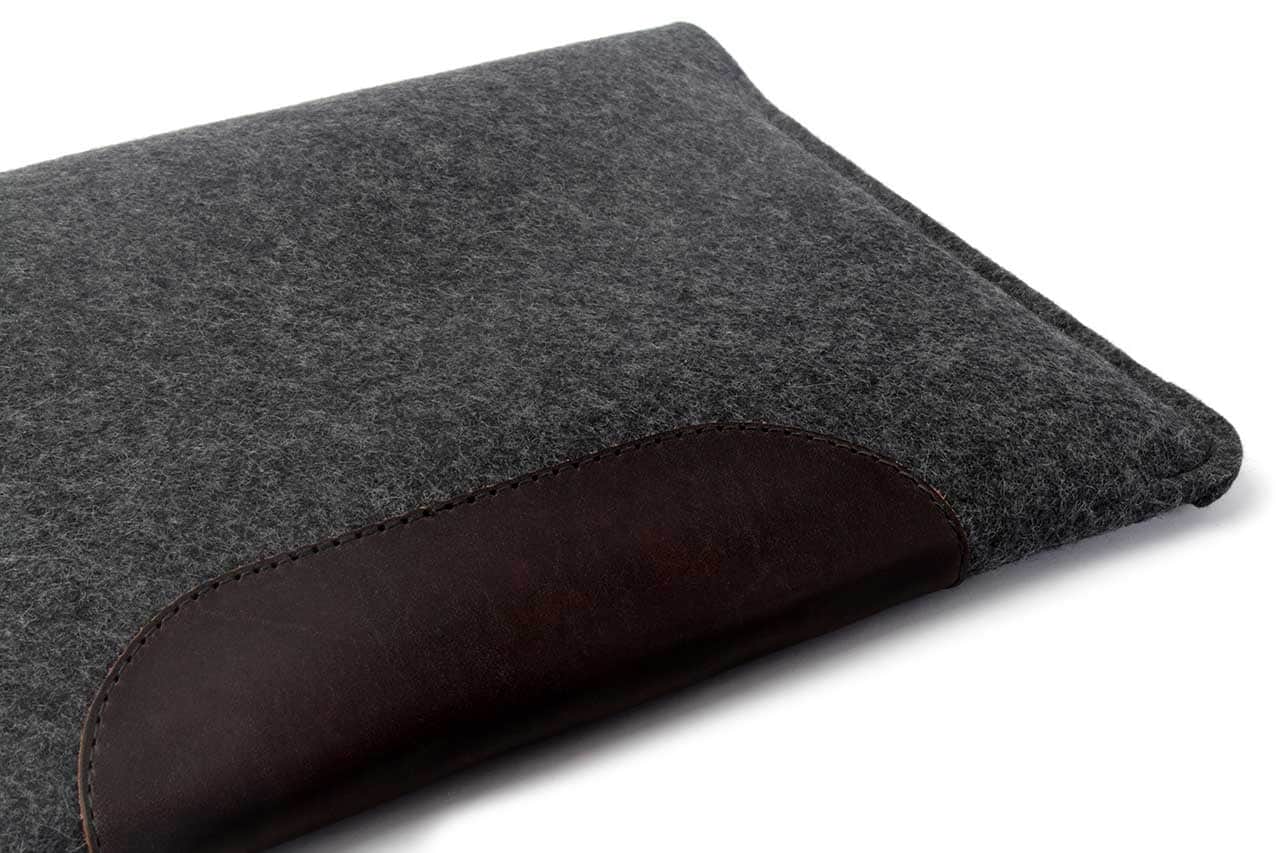 MacBook Pro / MacBook Air sleeve HAMPSHIRE made of wool felt and leather