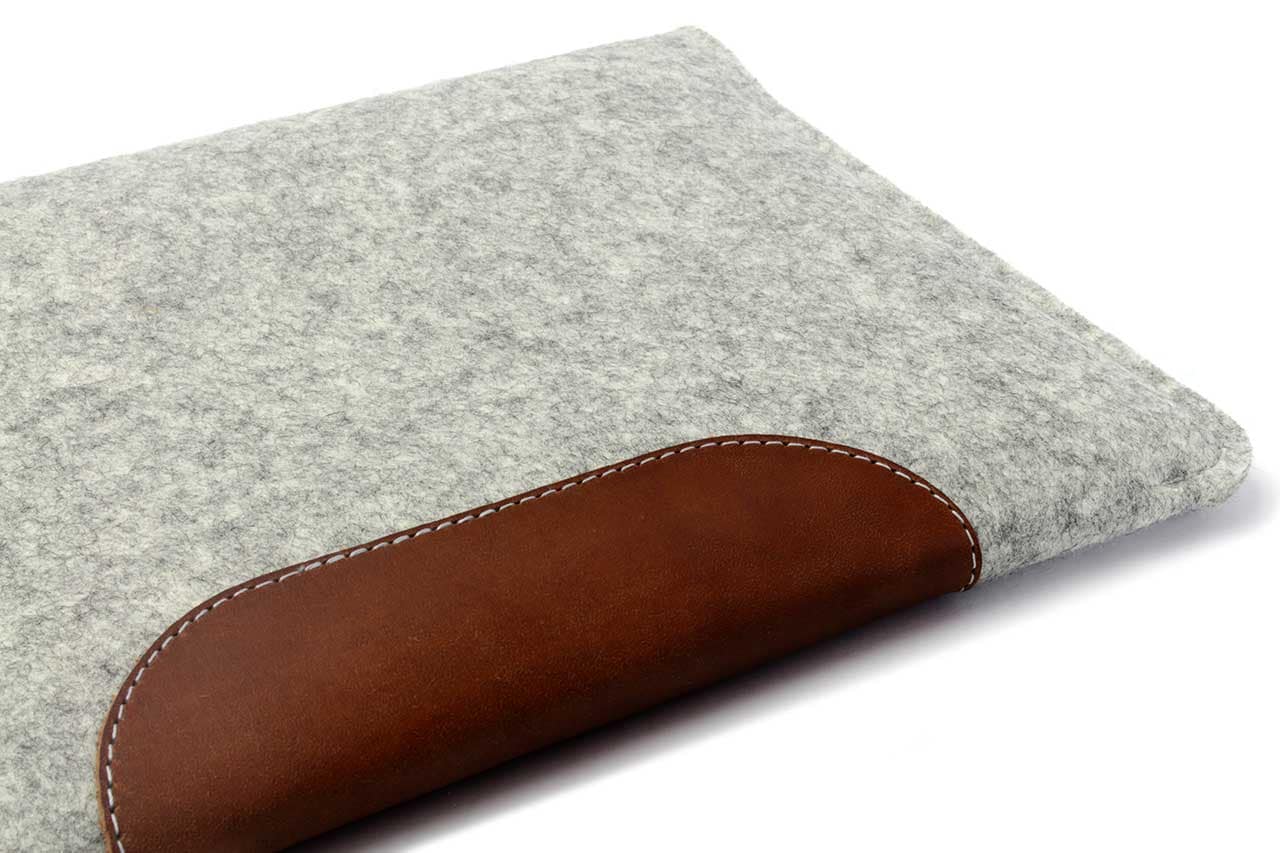 MacBook Pro / MacBook Air sleeve HAMPSHIRE made of wool felt and leather