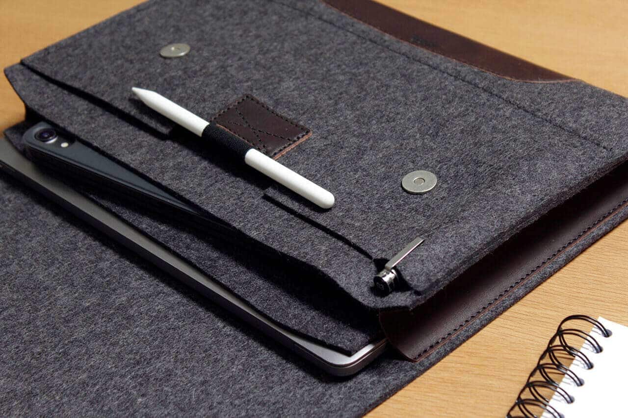 Wool felt and leather bag for laptops